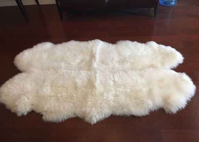 진짜 양가죽 양탄자 호화스러운 가정 사용 아이의 눈송이 상아빛 백색 놀이 양탄자 2개 x 3개 ft