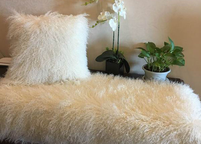 진한 회색 솜털 모양 방석, 연약한 곱슬머리 모직 장식적인 침대 베개 