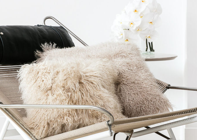 진한 회색 솜털 모양 방석, 연약한 곱슬머리 모직 장식적인 침대 베개 
