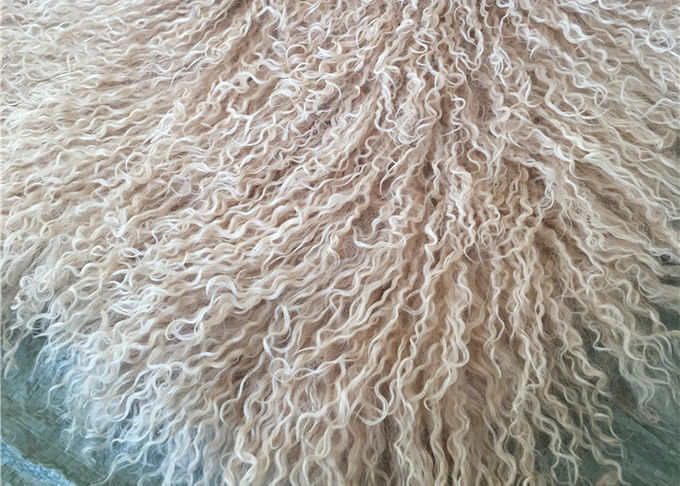 긴 머리 Lambskin 양탄자 자연적인 꼬부라진 백색 양 모피 몽골 양가죽 발판 덮개