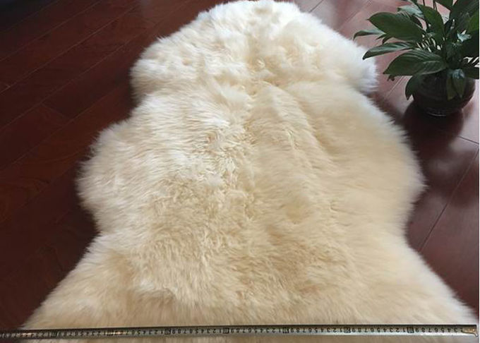 가정 장식적인 백색 진짜 양가죽 양탄자 긴 메리노 양모 모직 60 x 90cm 자연 형태 