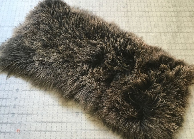 자주색 긴 머리 겨울 의복을 만들기를 위해 방풍 몽골 양가죽 양탄자