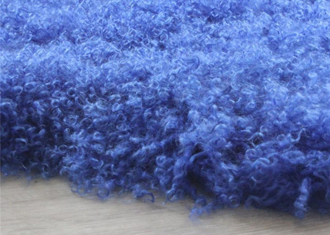 밝은 파란색 긴 머리 주문을 받아서 만들어진 크기를 가진 몽골 양가죽 양탄자 의자 덮개