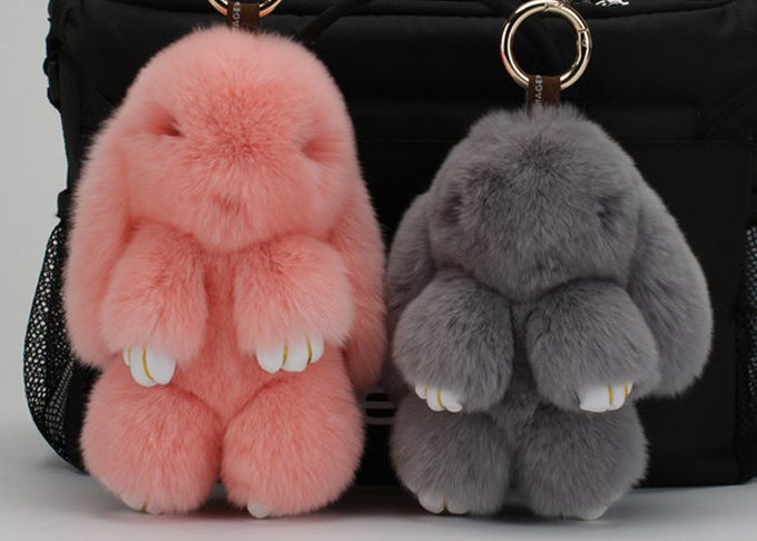 매끄러운 푹신한 모피 핸드백 매력 15-20cm의 염색된 색깔 토끼 모피 keychain